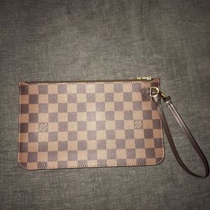 Louis Vuitton neverfull pouch